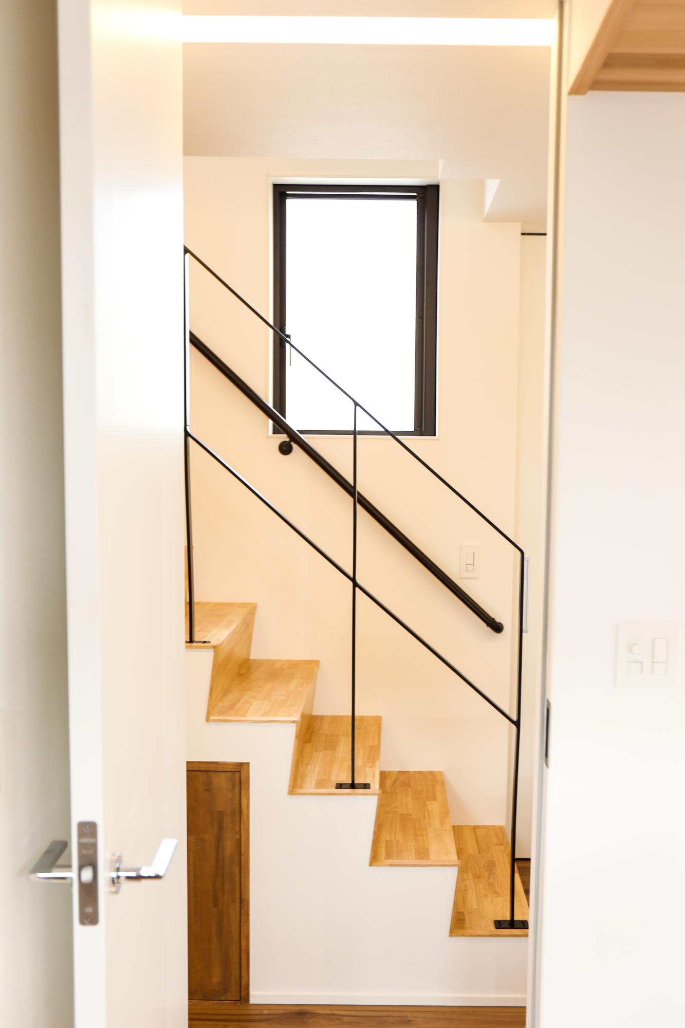 斬新な発想で作り上げたデザインハウスの階段写真