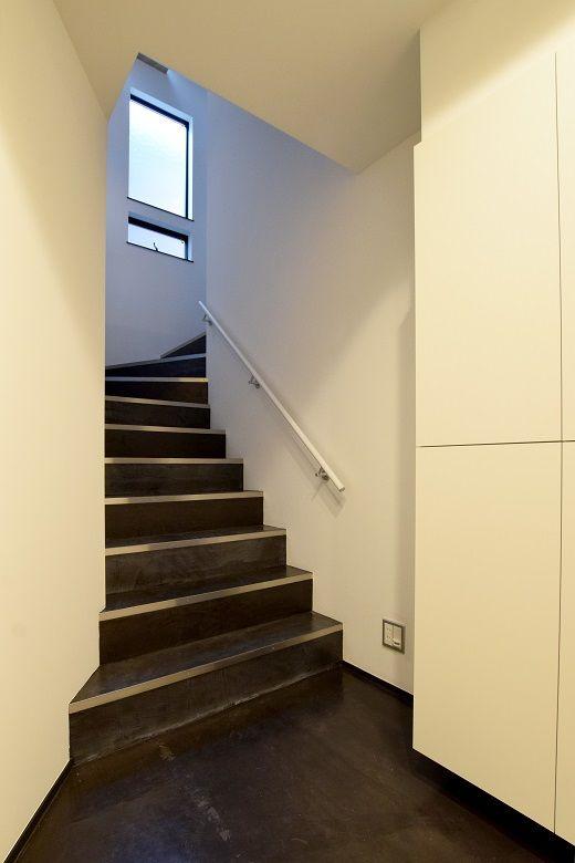 モダンな階段の実例写真