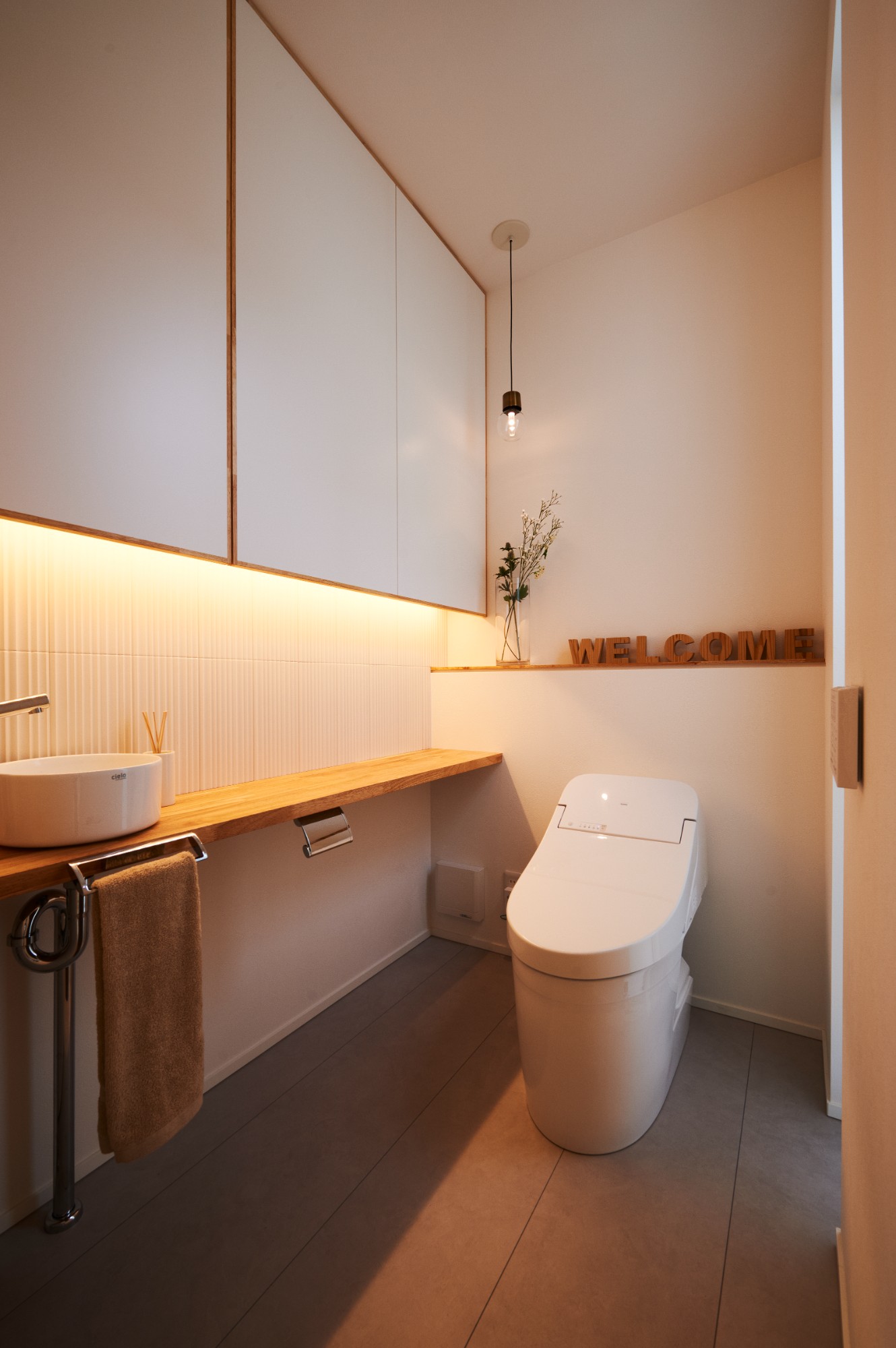 【平屋+ロフト】内と外を融合させた空間設計で叶う新しい生活スタイルのトイレ写真
