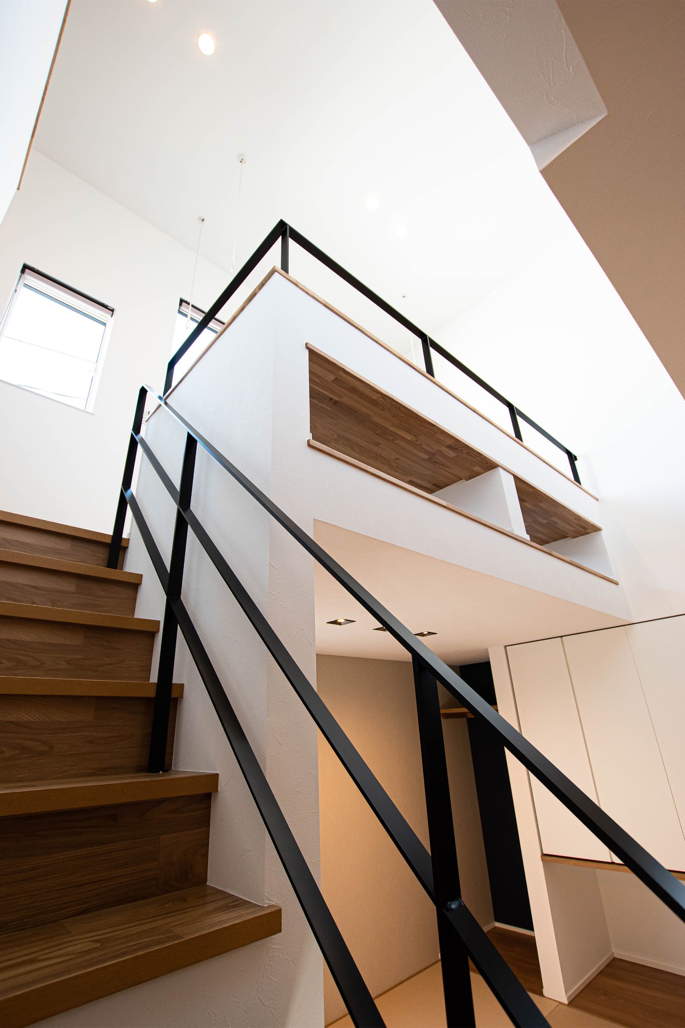 DETAIL HOME（ディテールホーム）「街並みに調和した住まい」のシンプル・ナチュラルな階段の実例写真