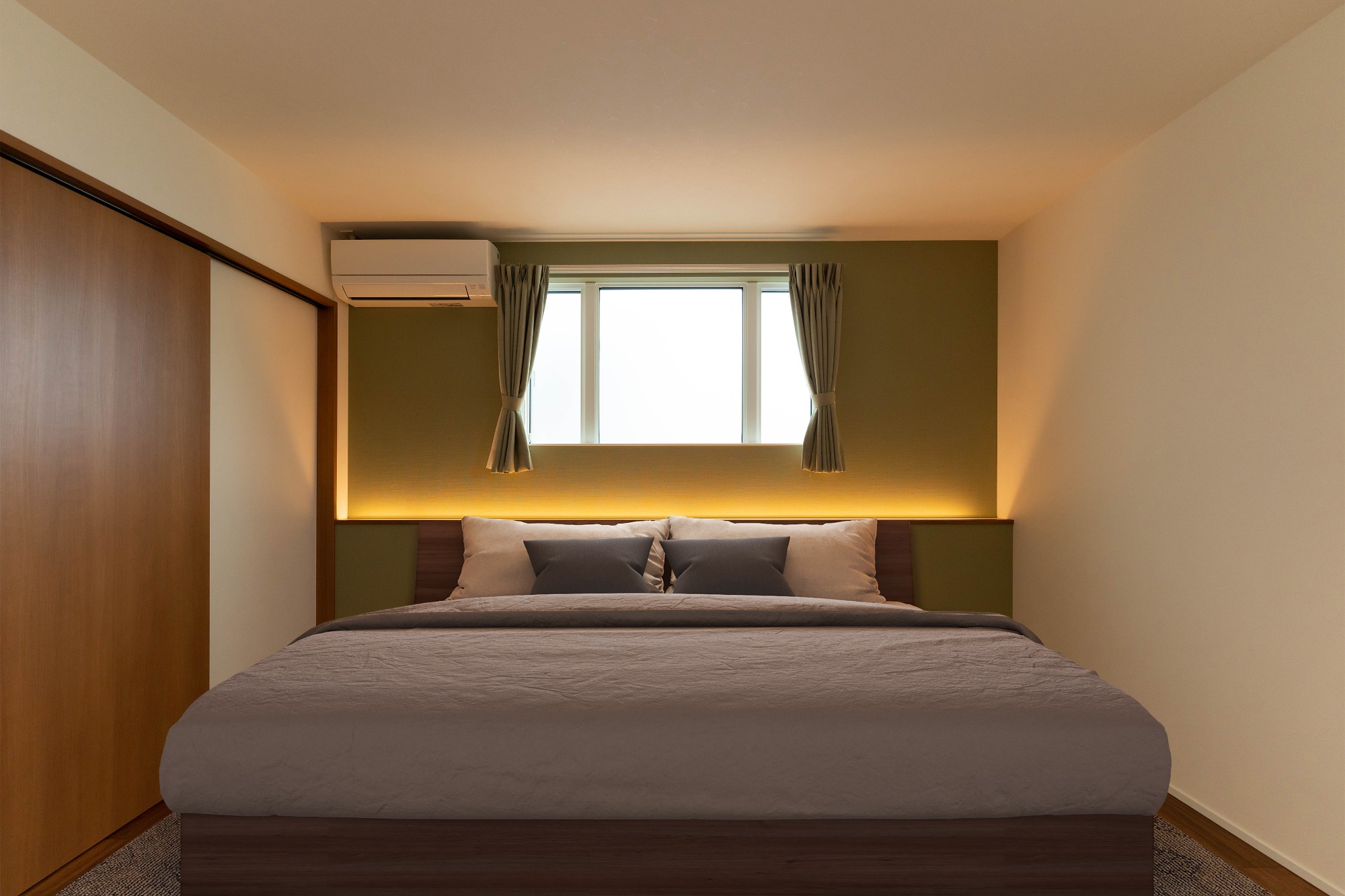 寝室はカーテンとクロスをグリーンにし、落ち着ける空間に。