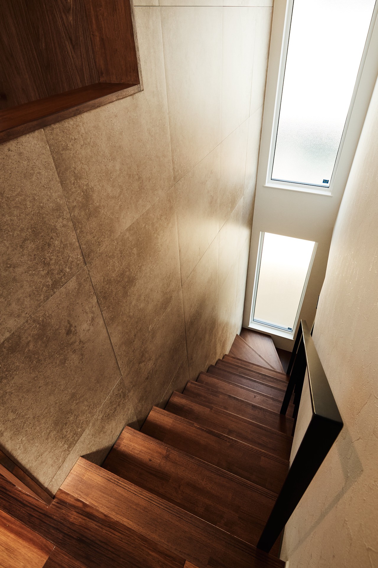 DETAIL HOME（ディテールホーム）「プライベートガーデンのある住まい」のシンプル・ナチュラルな階段の実例写真