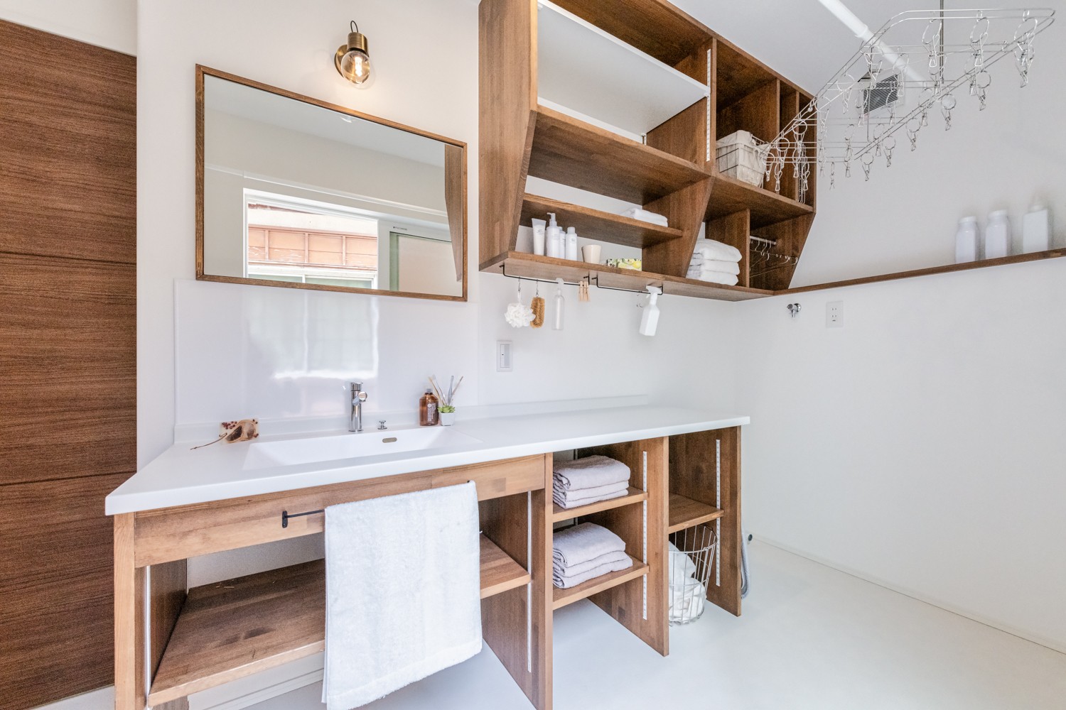 オフィスHanako株式会社「21坪の平屋のお家」の洗面所・脱衣所の実例写真