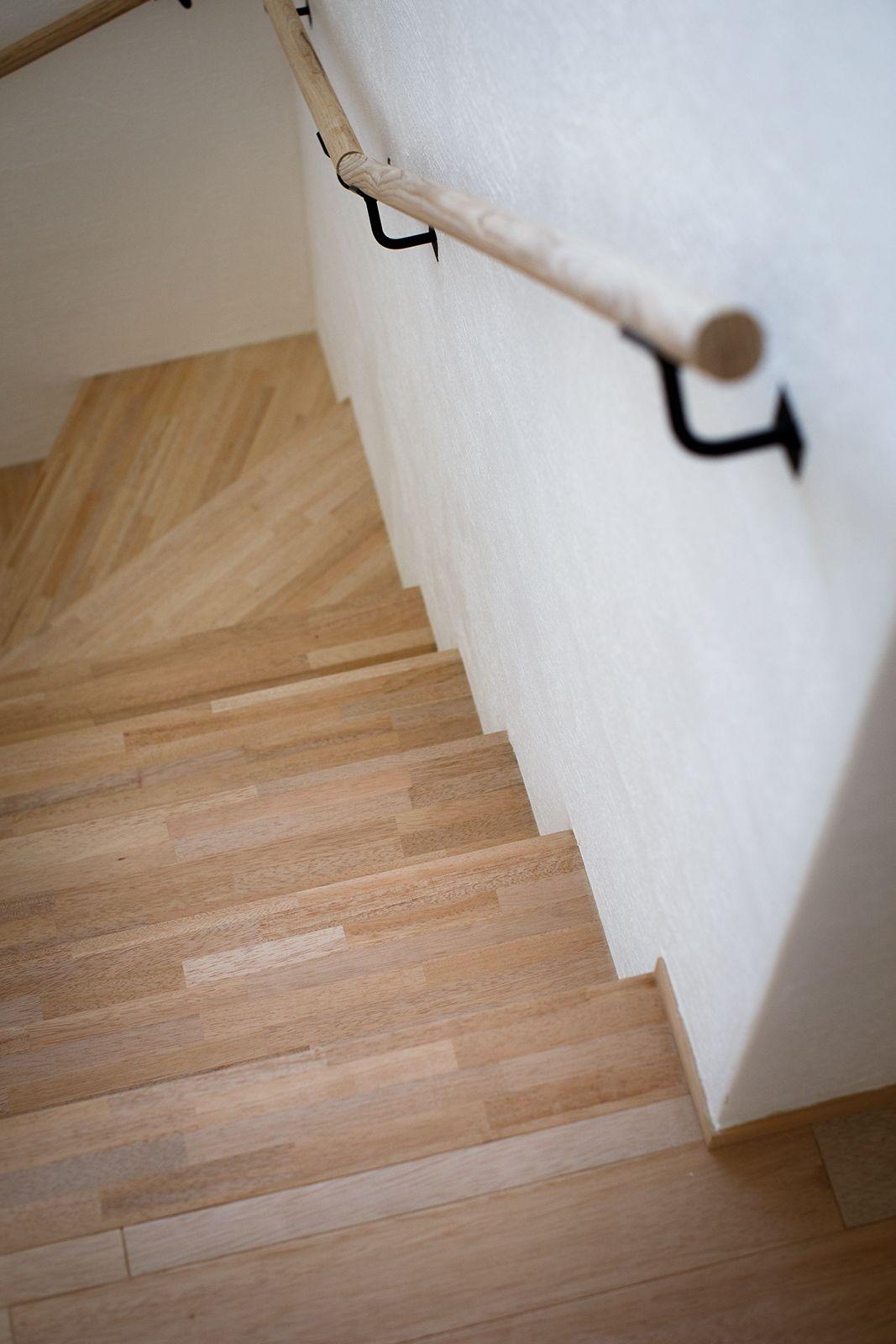 シンプル・ナチュラル・北欧風な階段の実例写真