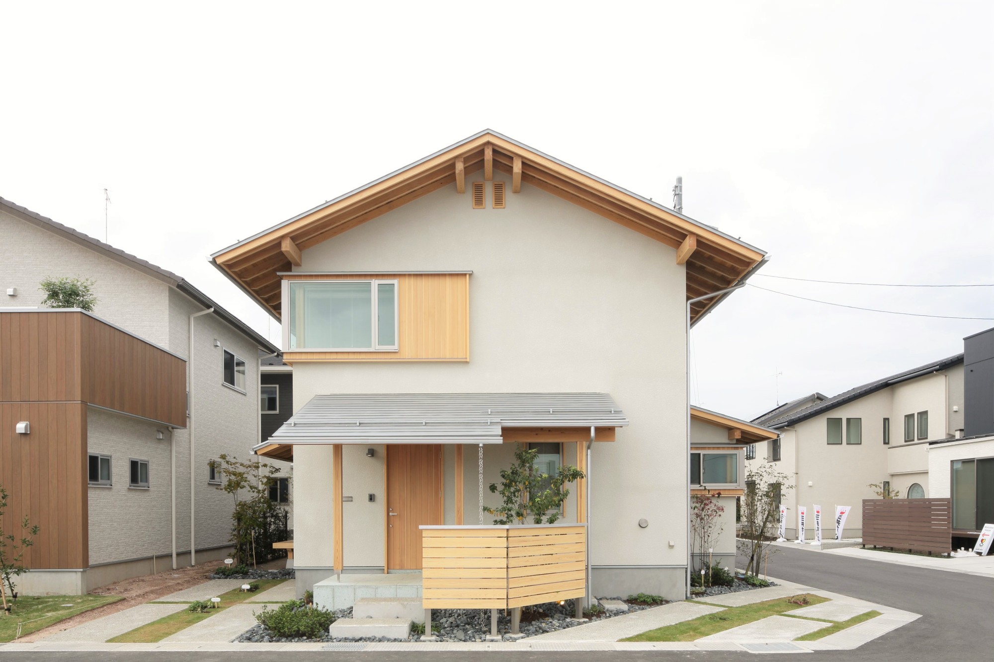 まちなみをつくる シンプルで贅沢な木の住まいの外観写真