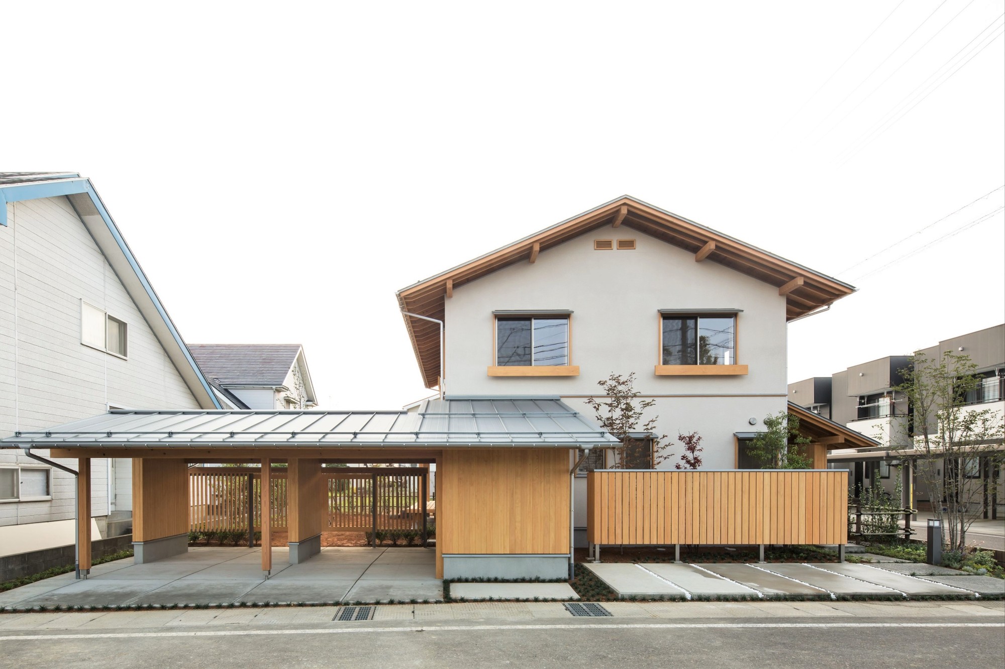 木の家専門店 ナレッジライフ「新潟の気候風土に適したビルトインガレージのある木の家」のシンプル・ナチュラル・自然素材・和風・和モダンな外観の実例写真