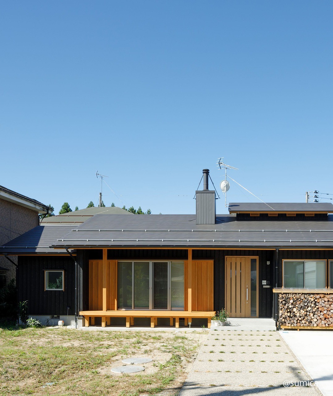 お気に入りの道具たちと永く住み継ぐ平屋の家の外観写真