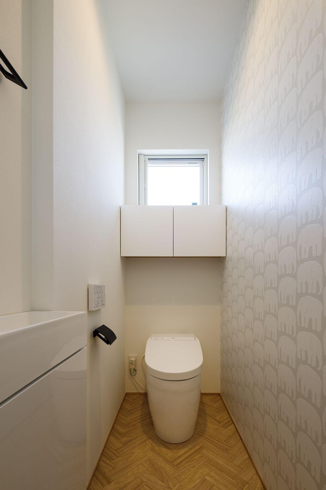 シンプル・ナチュラル・北欧風なトイレの実例写真