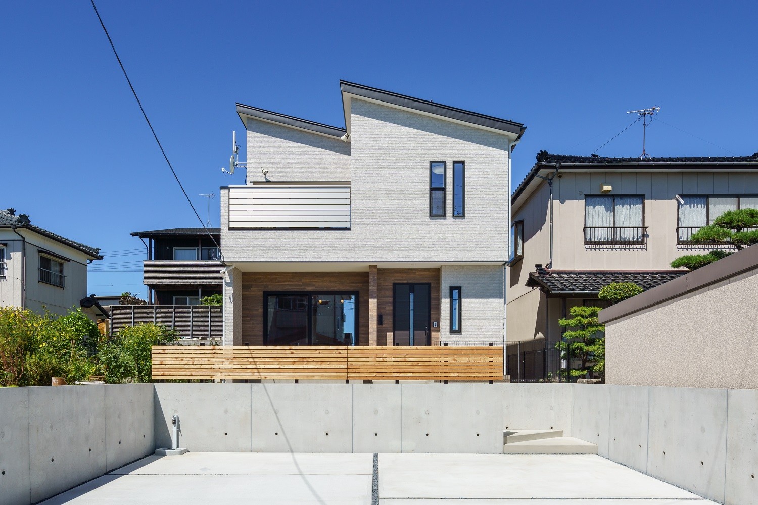 明るく開放的な心富ませる住宅【SKY BALCONY HOUSE】