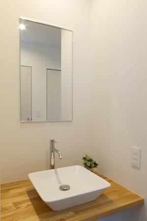 シンプル・ナチュラルな洗面所・脱衣所の実例写真