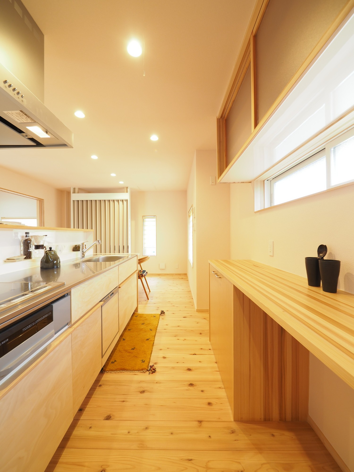 こだわりのオリジナルキッチンが光る！村上市初F-CON導入のエコ住宅のキッチン写真