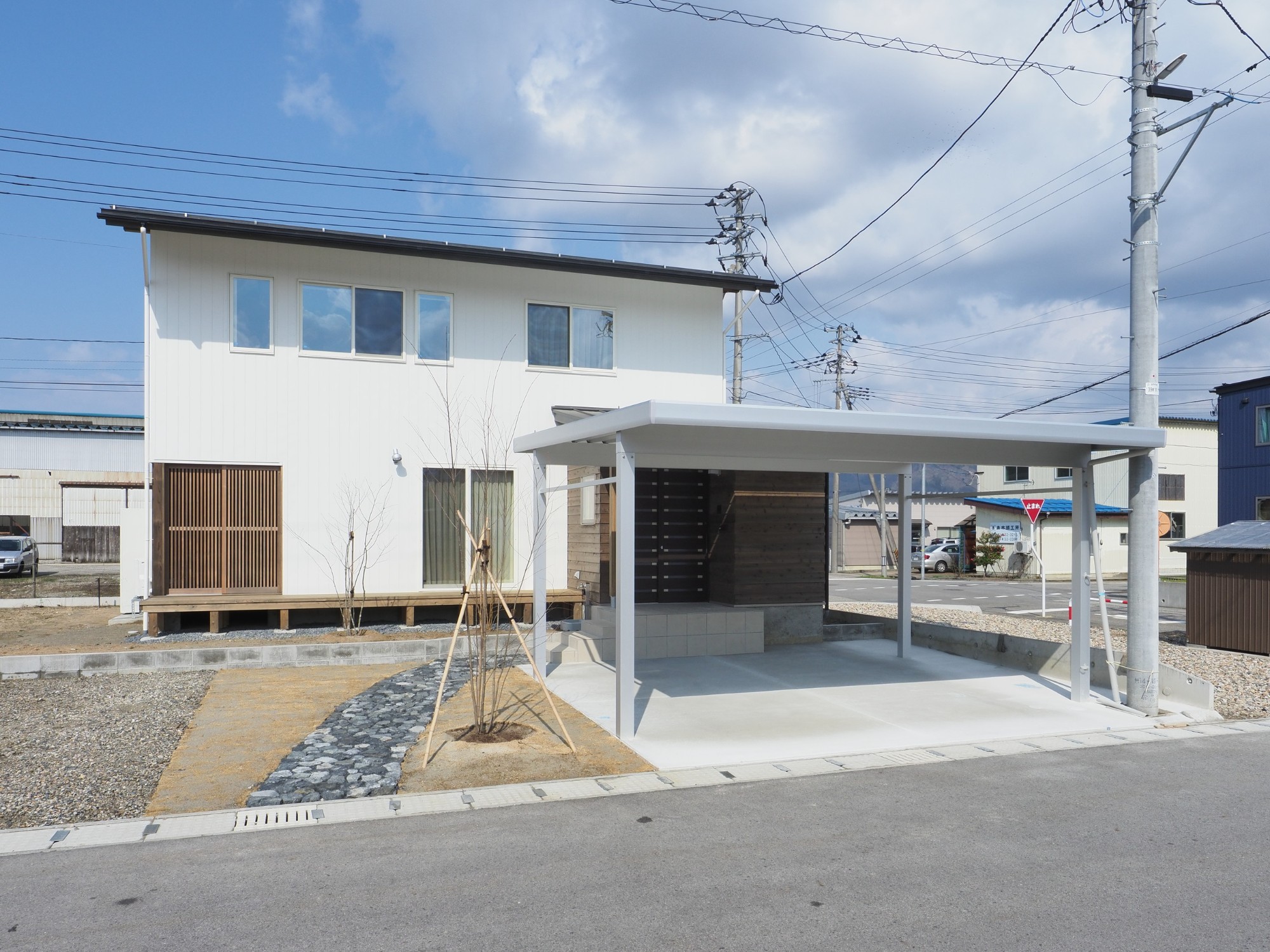 こだわりのオリジナルキッチンが光る！村上市初F-CON導入のエコ住宅