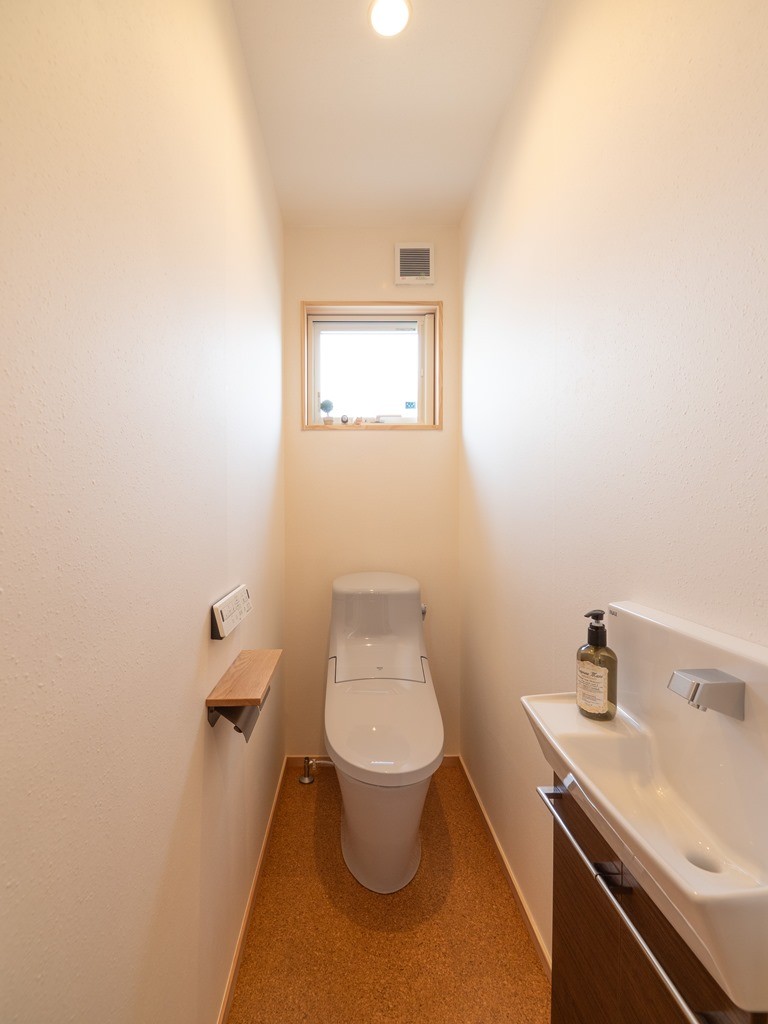 シンプル・ナチュラル・自然素材なトイレの実例写真