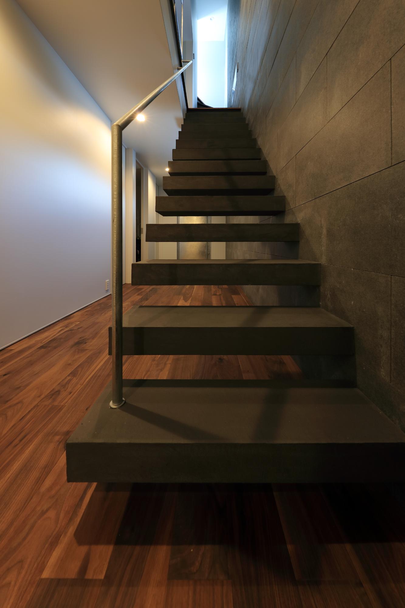 シンプル・ナチュラル・モダンな階段の実例写真