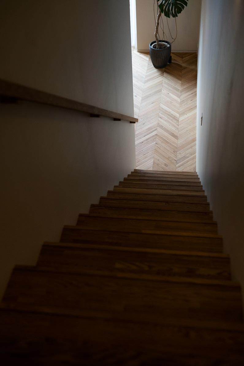シンプル・ナチュラルな階段の実例写真