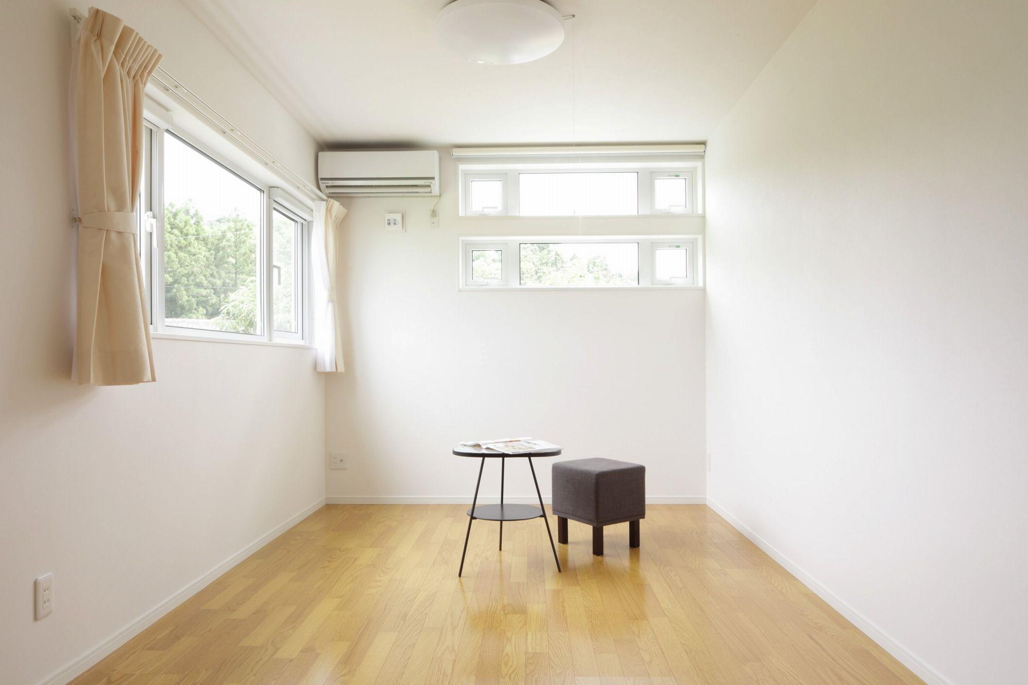 シンプル・ナチュラル・モダンな居室の実例写真
