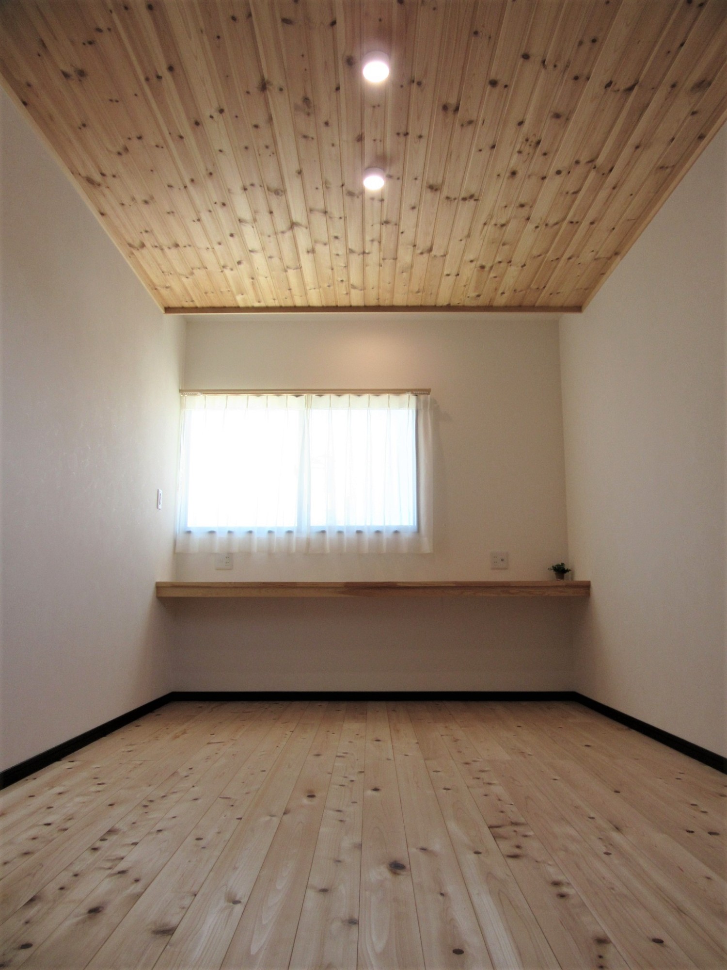 自然素材な居室の実例写真