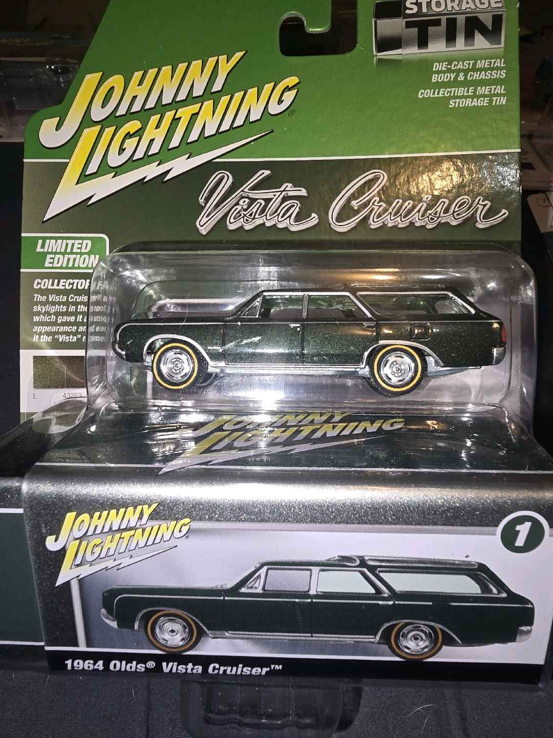 Johnny Lightning Olds Vista Cruiser