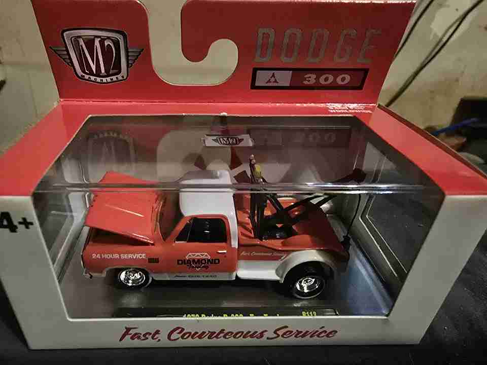 M2 Machines Dodge D-300 Tow Truck