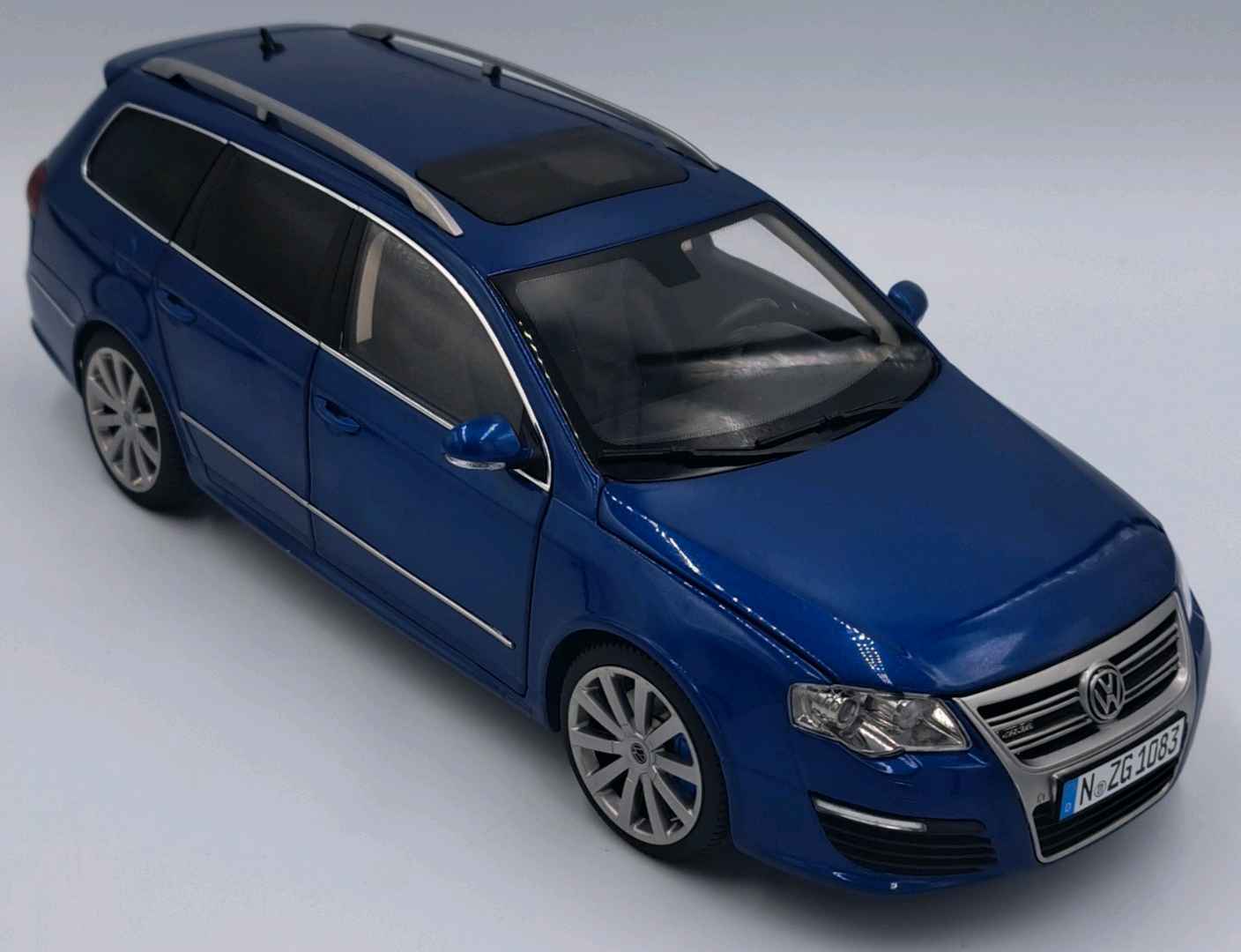 NZG Volkswagen Passat Estate R36