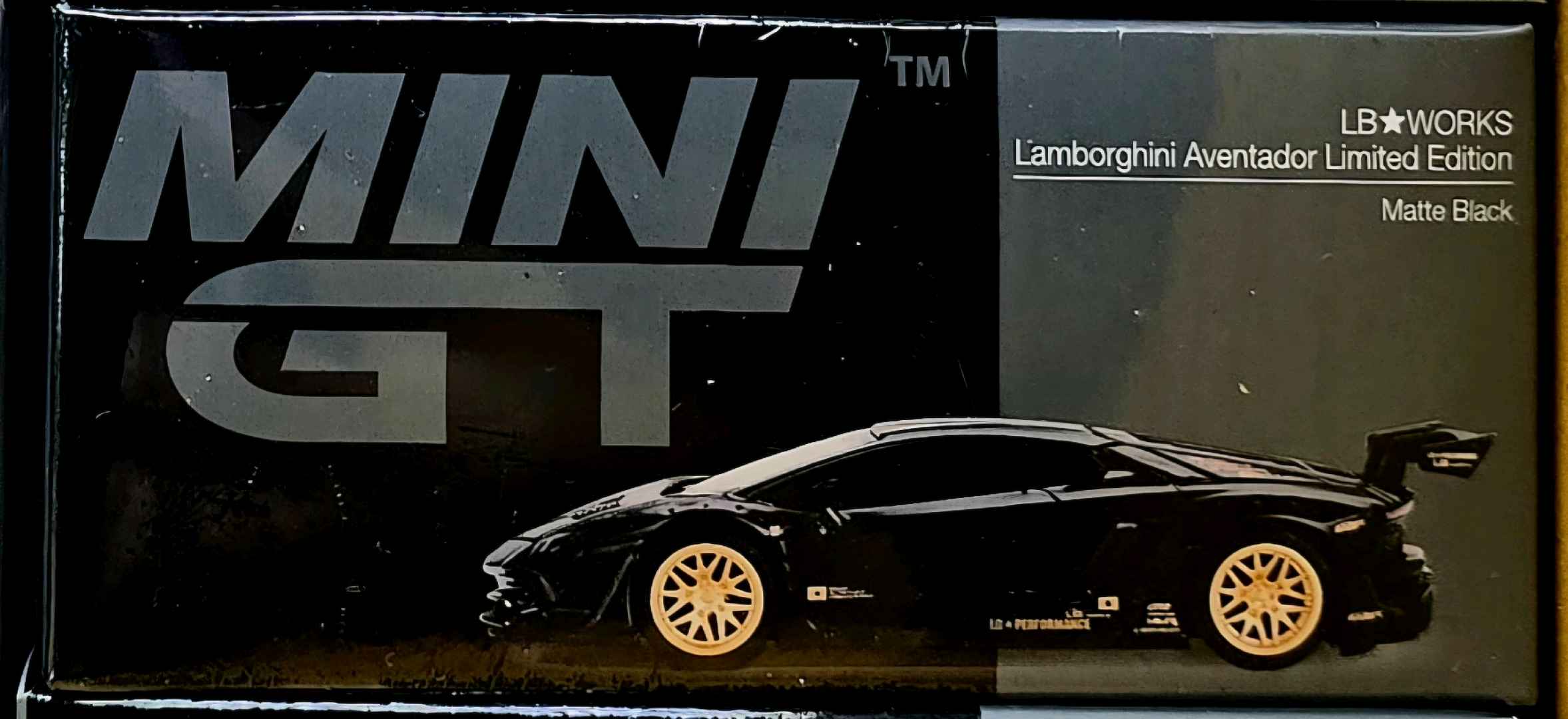 Mini-GT Lamborghini Aventador