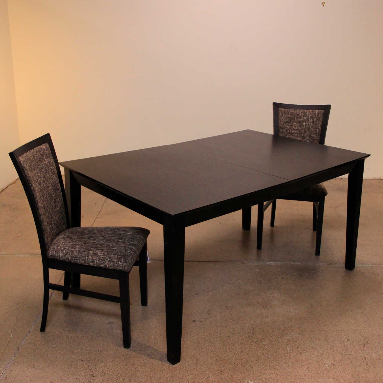 Dining Table: item number 1gxf22