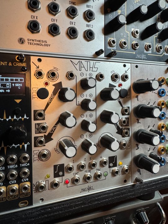 Make Noise MATHS ホワイトノブ ユーロラック Make Noise MATHS (white knobs) | ModularGrid Eurorack Marketplace