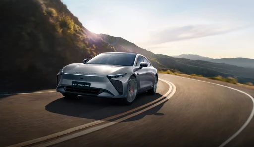 Exlantix debiutuje w Polsce z elektrycznymi modelami ES i ET