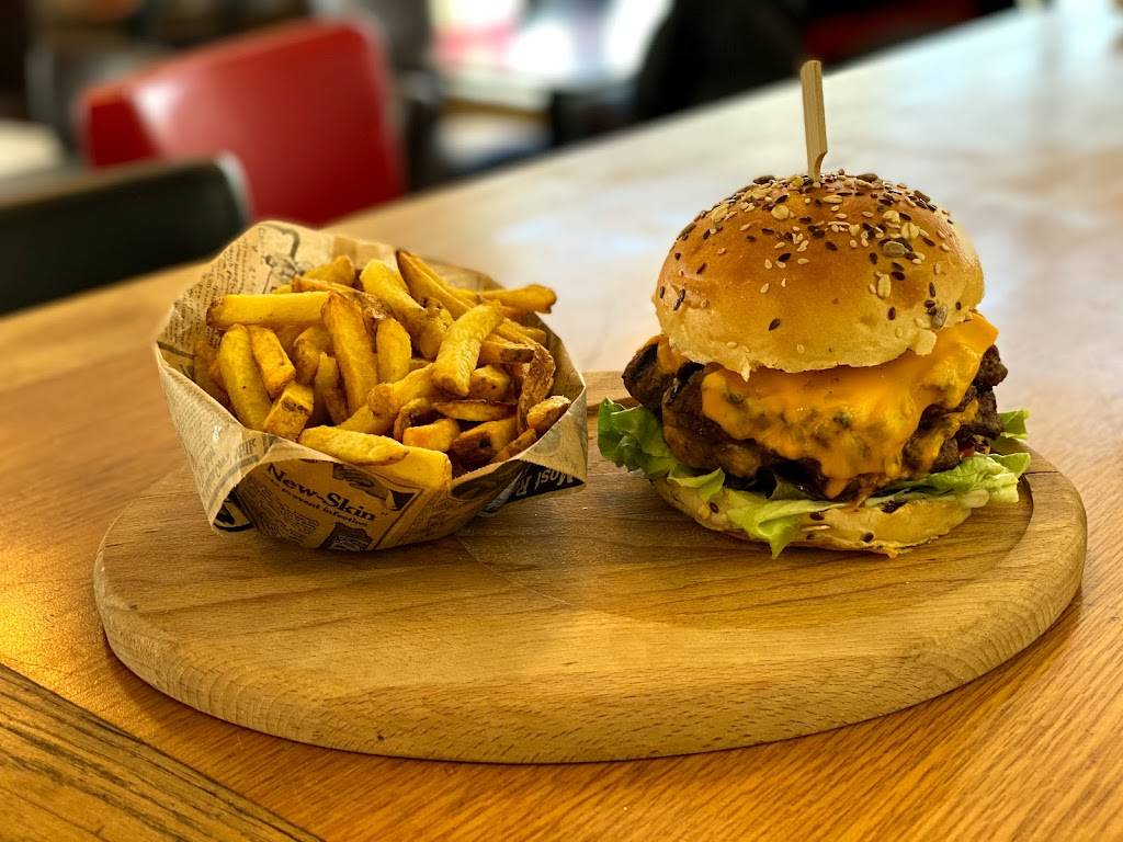 RESTAURANT ANATOLIE Châtenay-Malabry - Food Table Tableware Bun French fries