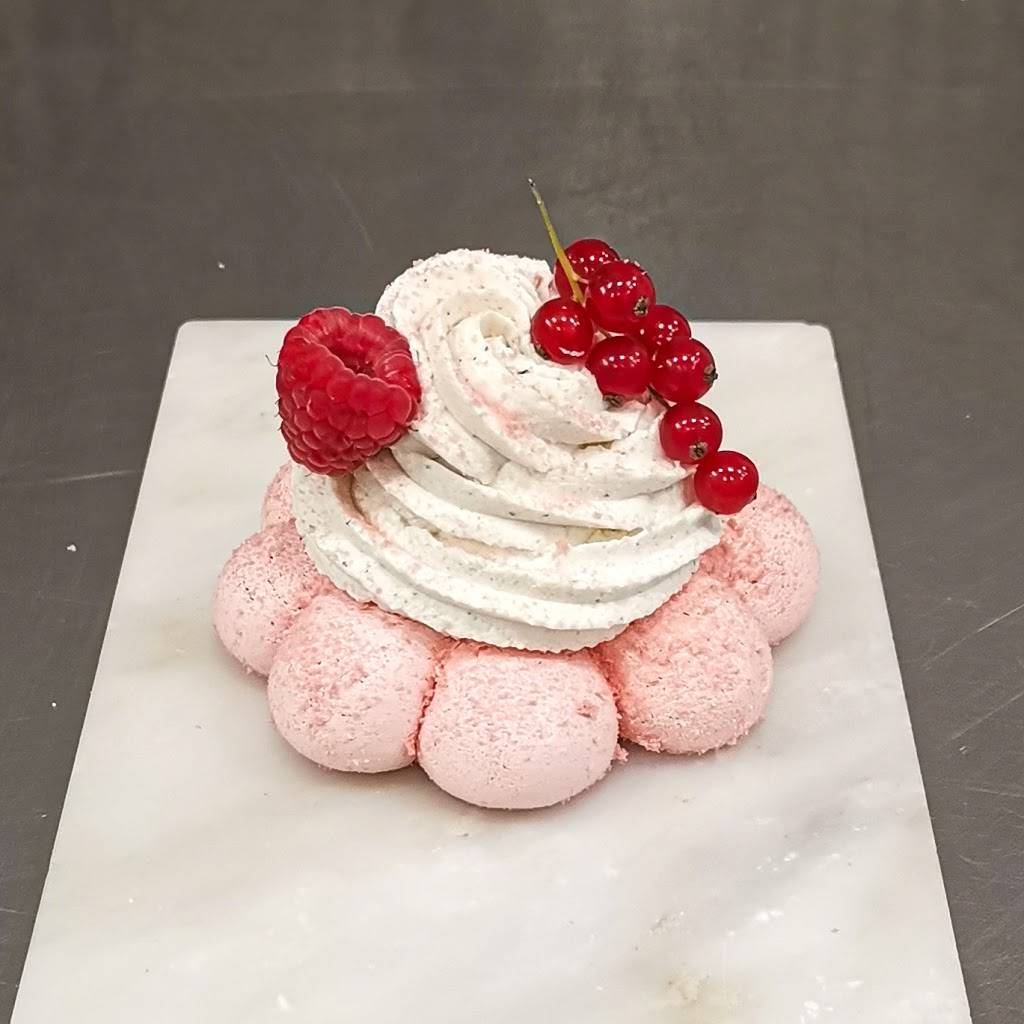 La French Touch Brasserie Courbevoie - Food Pavlova Sweetness Meringue Frozen dessert