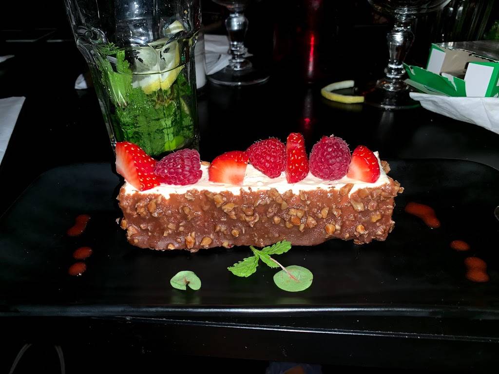 Sinatra Paris Saint-Denis - Food Dish Cuisine Garnish Ingredient