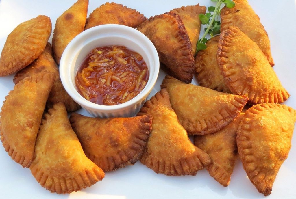 LOKITA Paris - Dish Food Cuisine Empanada Curry puff