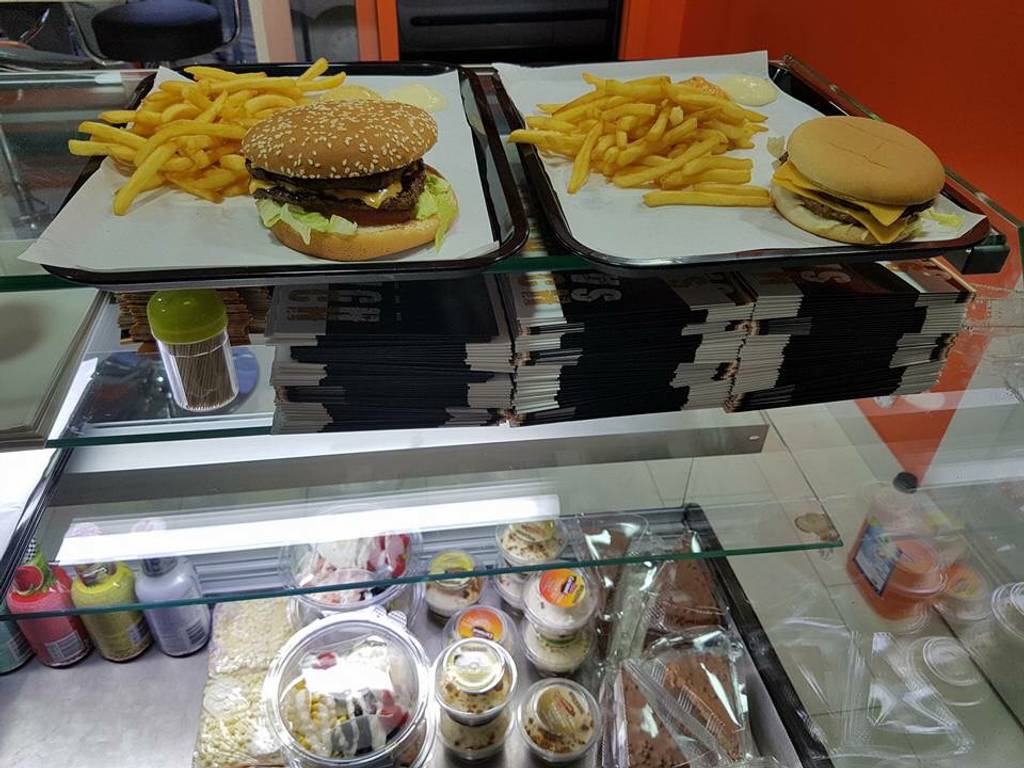 Eat Corner Burger Trappes - Food Fast food Dish Junk food Cuisine
