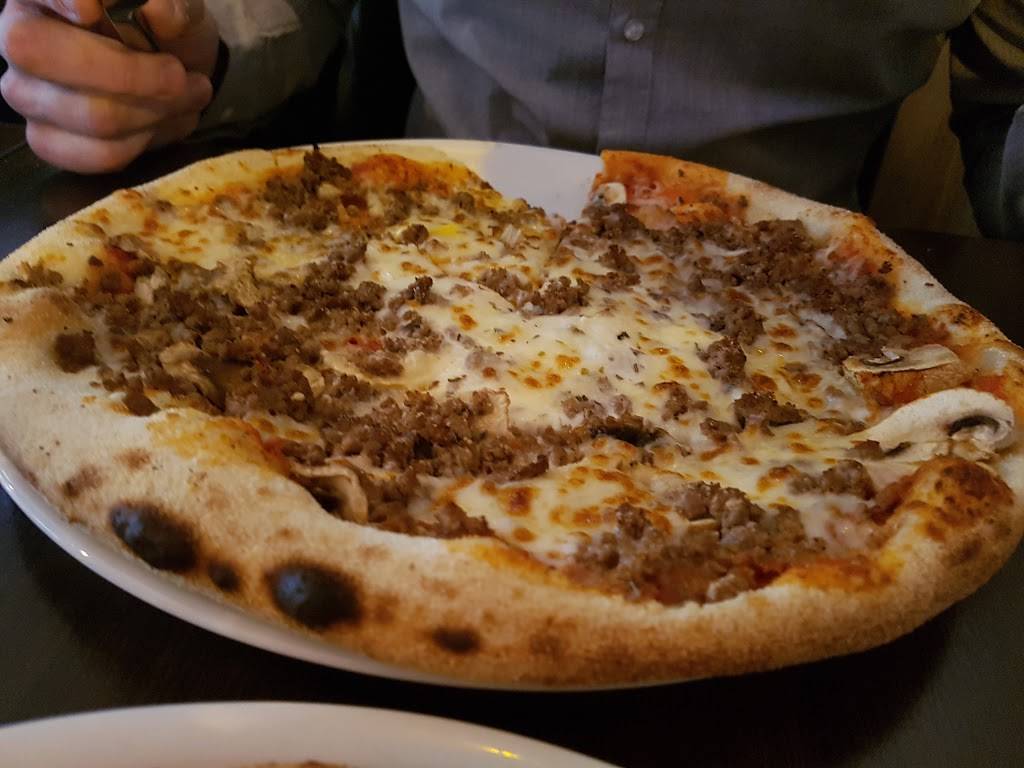 Le Napoli 2 Brasserie Clichy - Dish Food Cuisine Pizza Pizza cheese