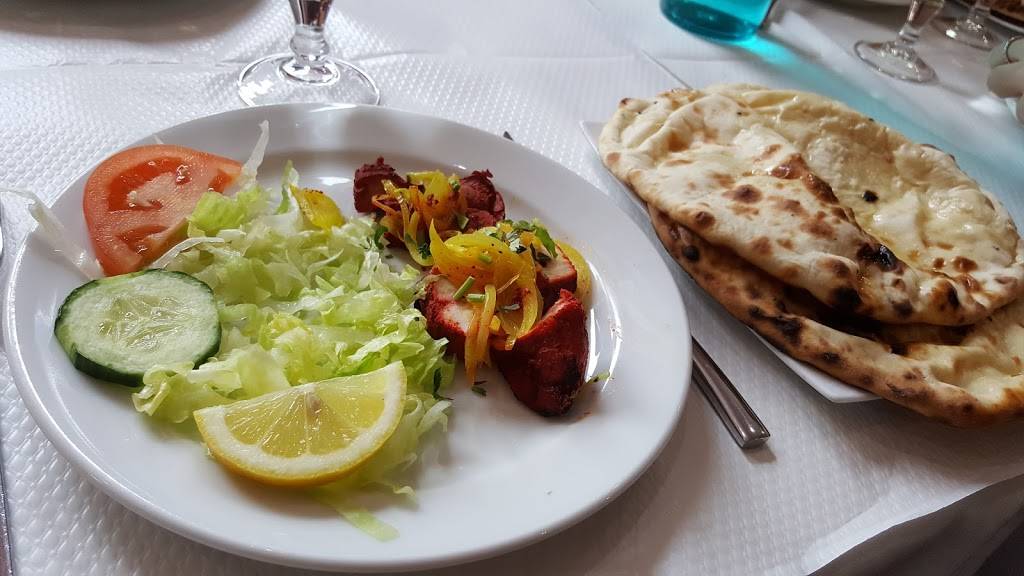 Taj Mahal Indien Tarbes - Dish Food Cuisine Ingredient Naan