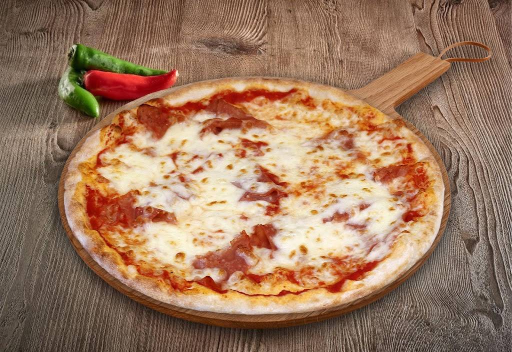 Fast-food Spaccanapoli Grenoble - Food Pizza Ingredient Marinara sauce Tableware