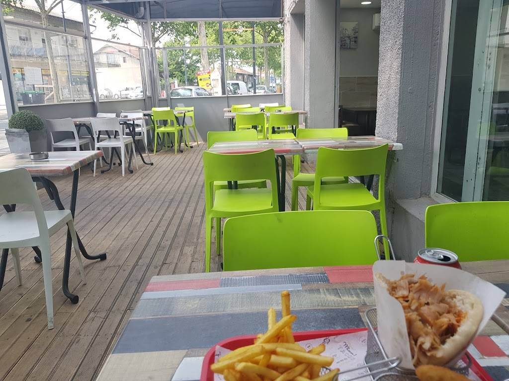 Tacos Burger Avenue Toulouse Toulouse - Food Table Furniture Tableware Chair