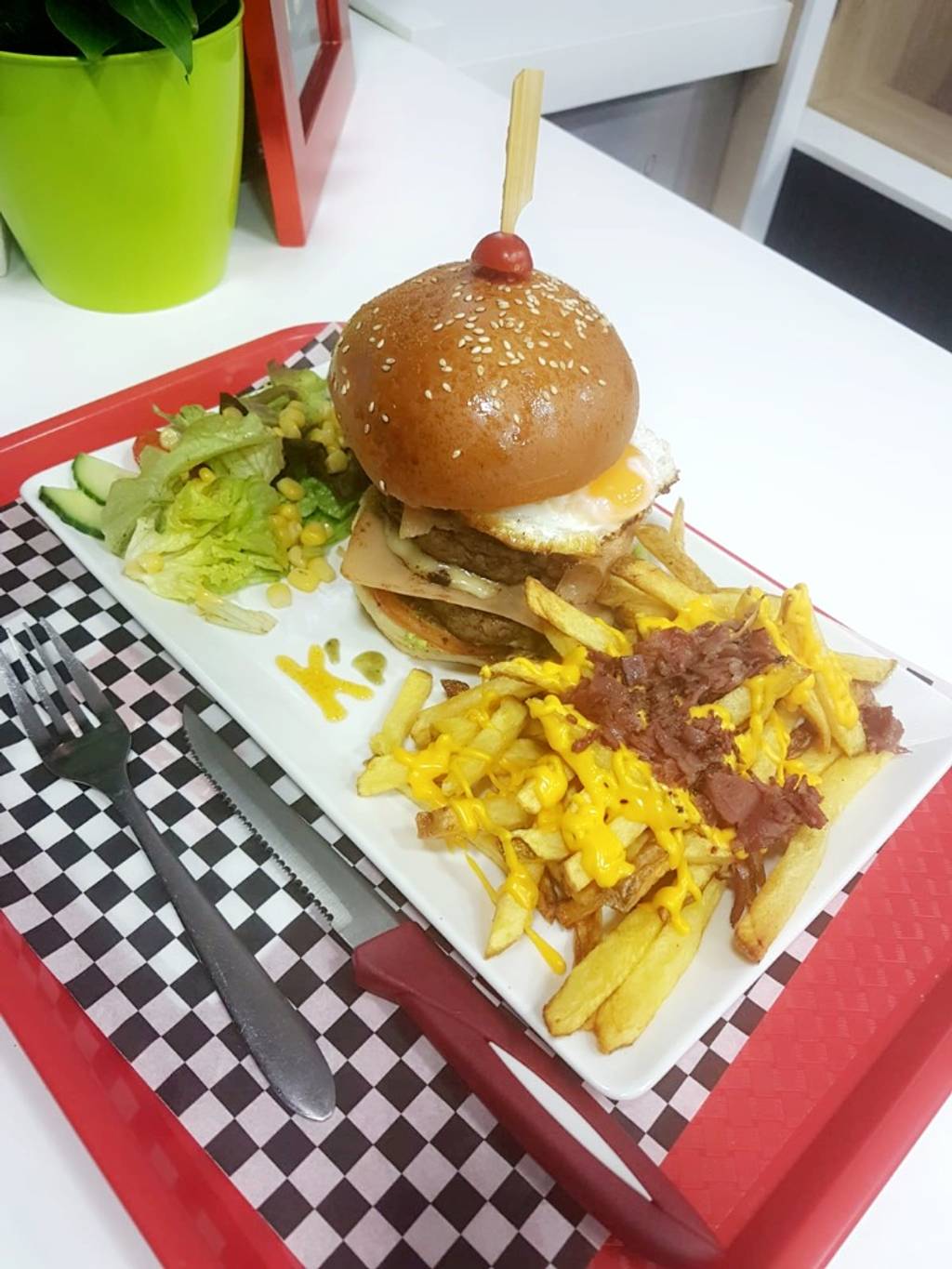 K'pital Paris - Food Junk food Dish Hamburger Fast food