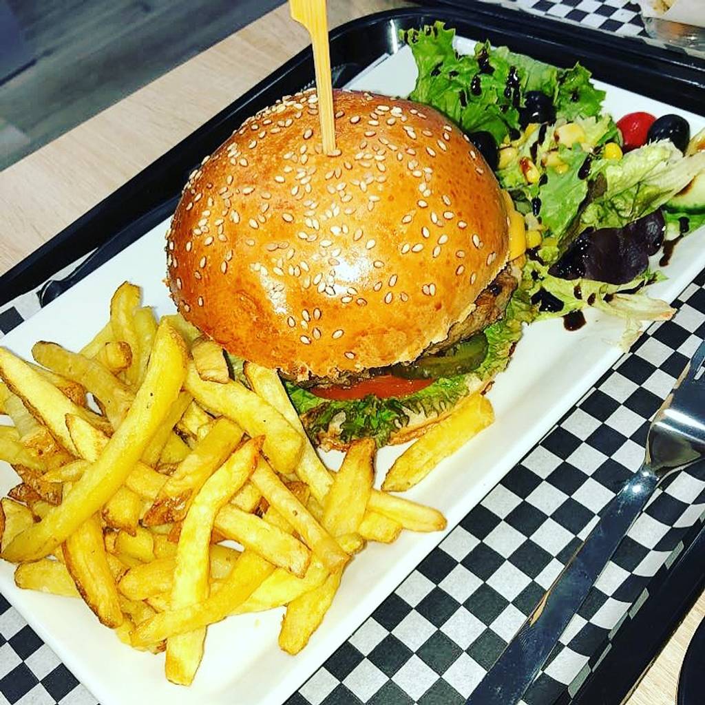 K'pital Paris - Dish Food Junk food French fries Hamburger