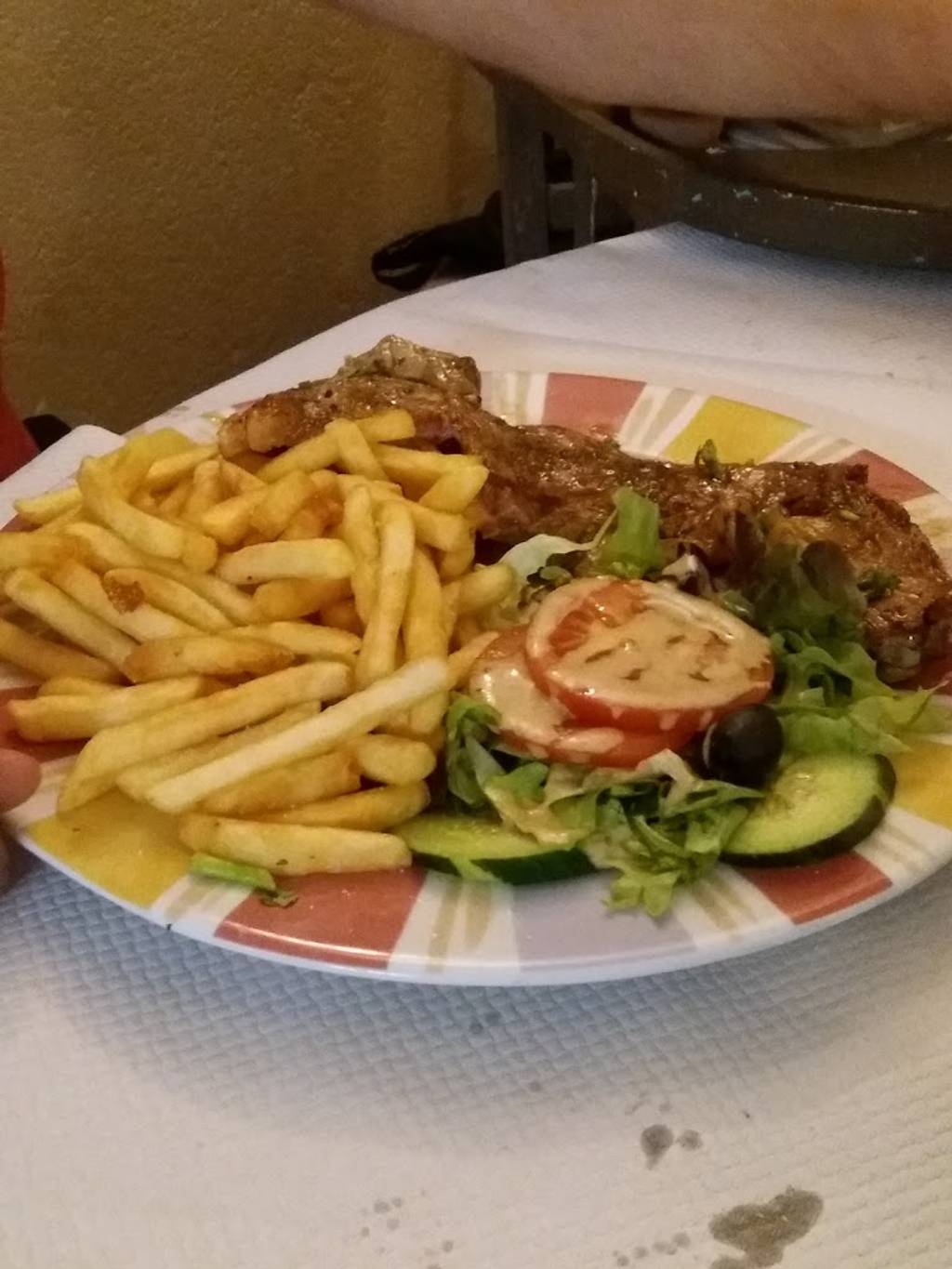 Le Berbère Grillades Lamorlaye - Dish Food Cuisine Junk food French fries