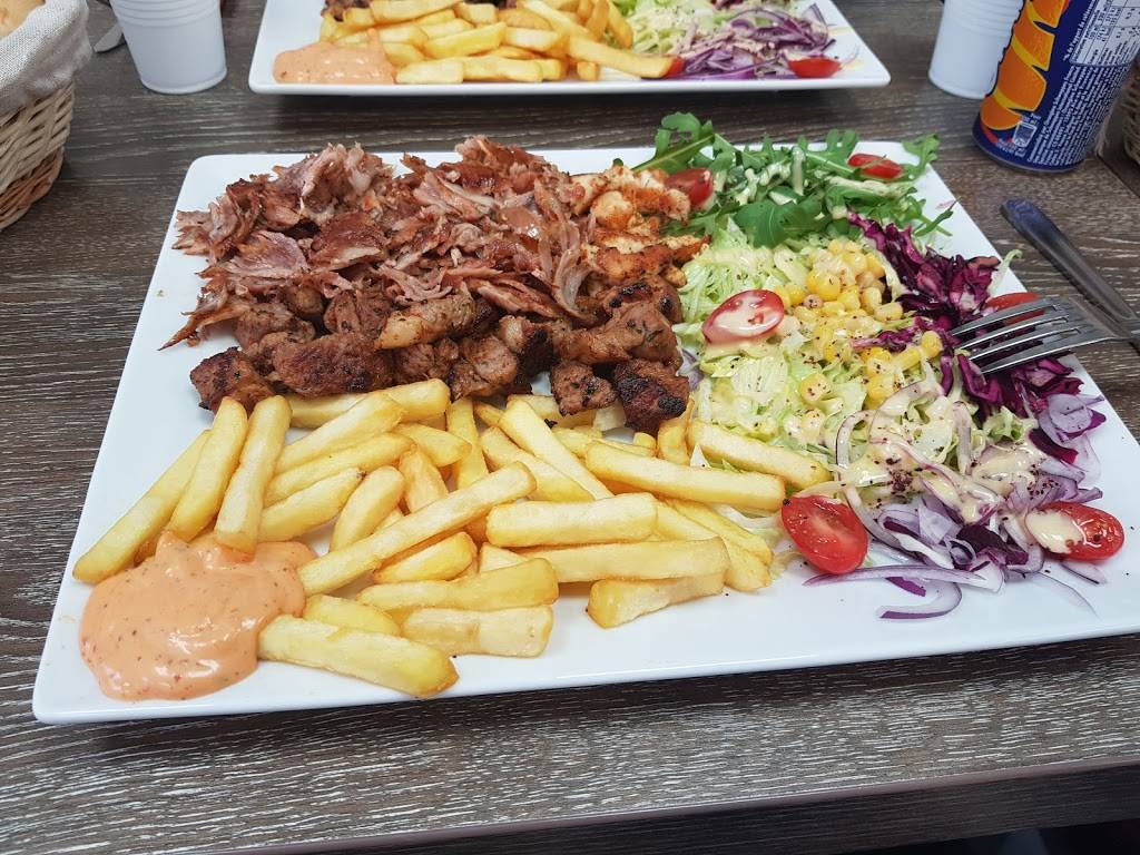 Wan kebab Clermont-Ferrand - Food Tableware Table Plate Ingredient