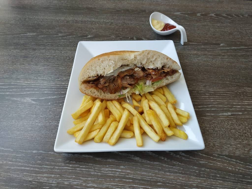 Wan kebab Clermont-Ferrand - Food Tableware Ingredient French fries Plate