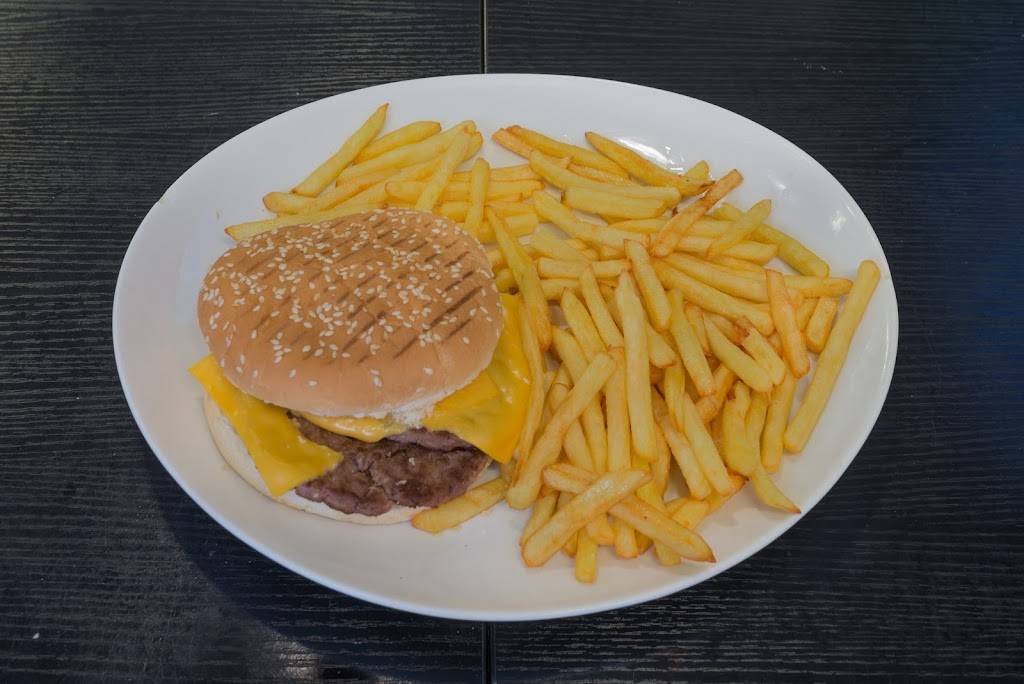 Le Spécial Saint-Denis - Food Tableware French fries Ingredient Fast food