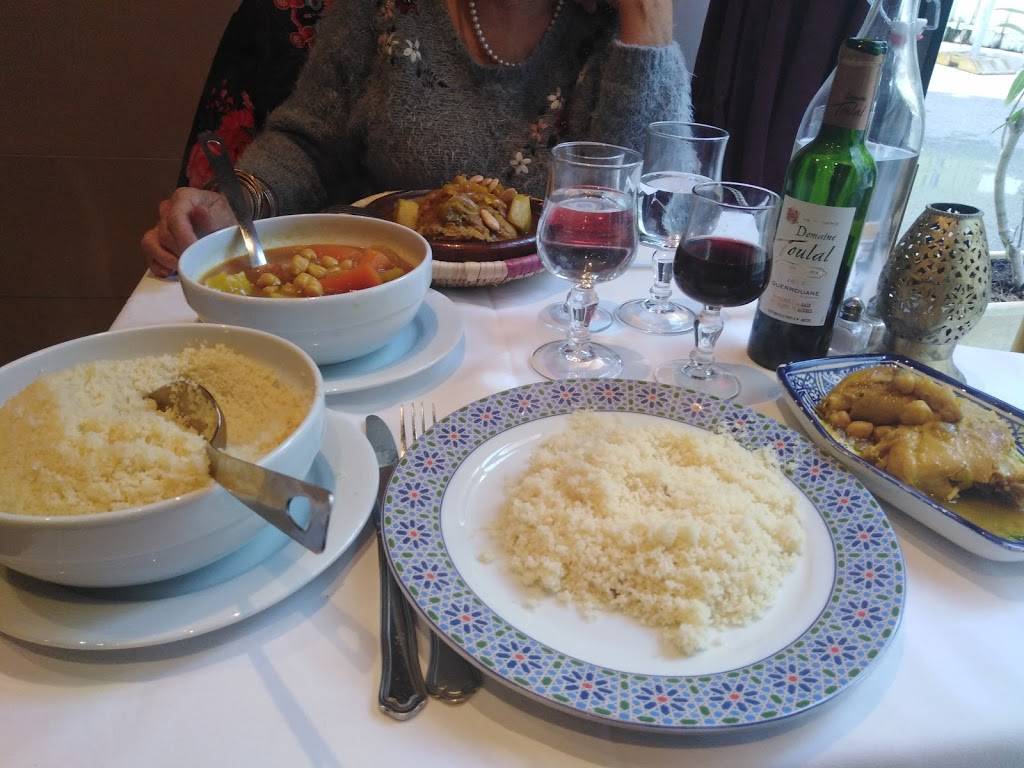 La Table Marocaine Salon-de-Provence - Food Tableware White rice Plate Table