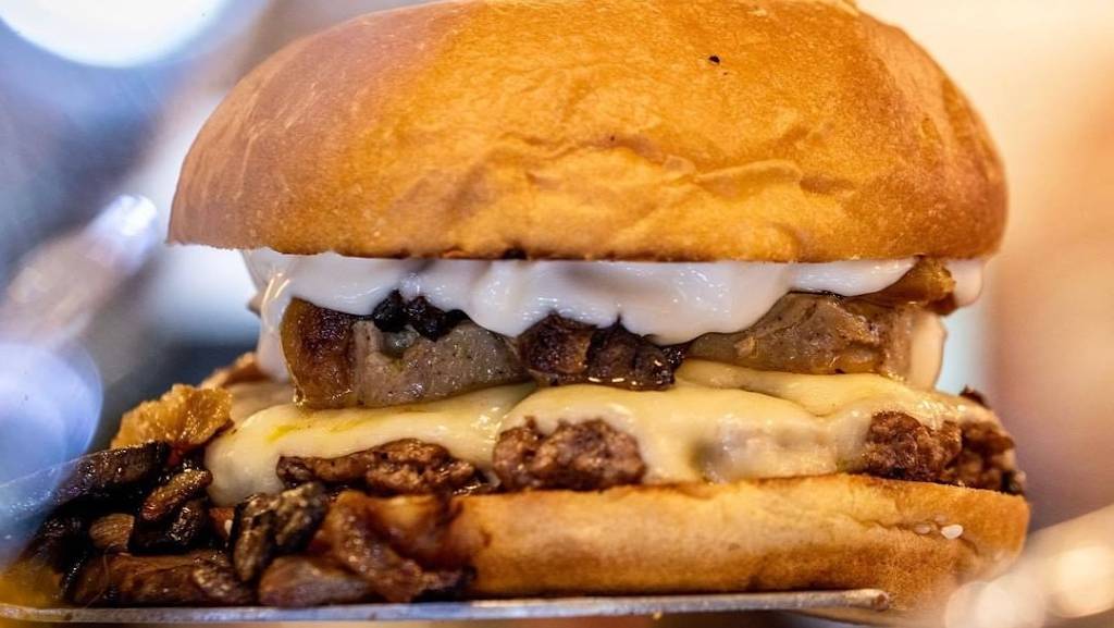Bundy's Burger Avignon - Food Ingredient Fast food Bun Staple food