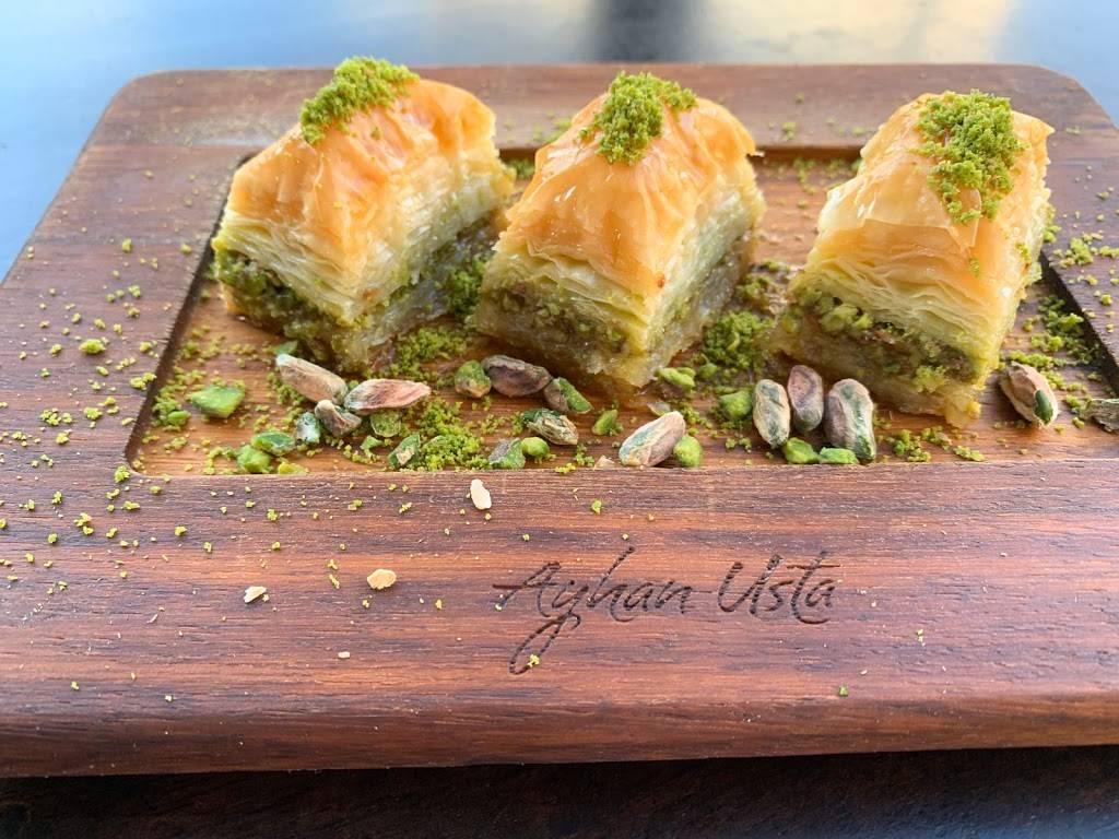 Restaurant Ayhan Usta Les Pavillons-sous-Bois - Food Dish Baklava Cuisine Spanakopita