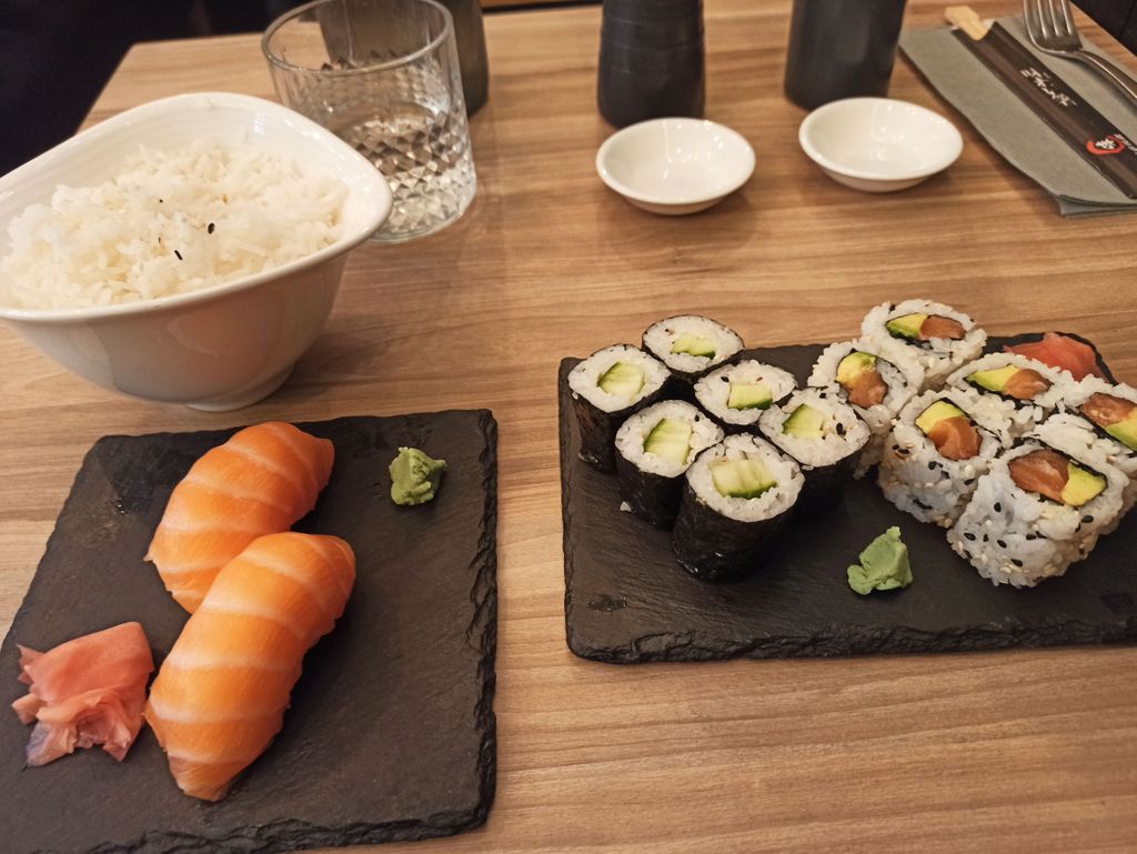 Fast Sushi Japonais Stains - Dish Food Cuisine Sushi Gimbap