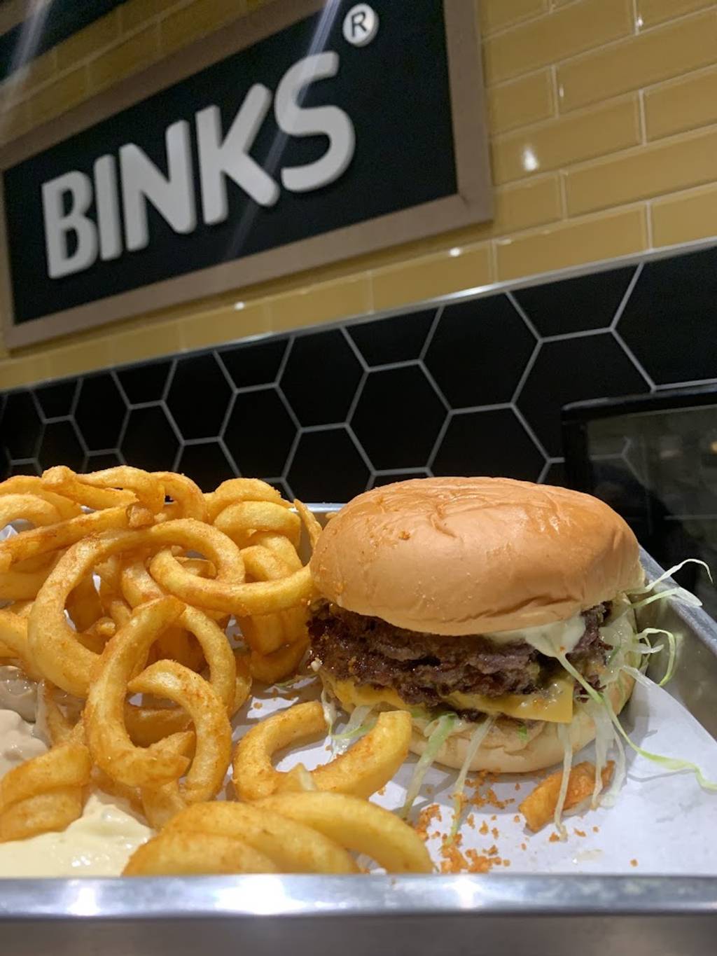 BINKS Smash Burger Paris 11 Paris - Food Tableware Onion ring Deep frying Staple food