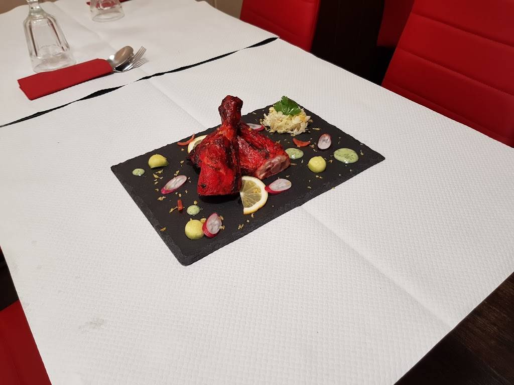 INDIAN GRILL Tarbes - Table Red Tablecloth Textile Food