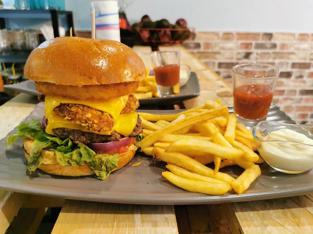 Indians tex mex Burger Martigues - Dish Food Hamburger Junk food Fast food